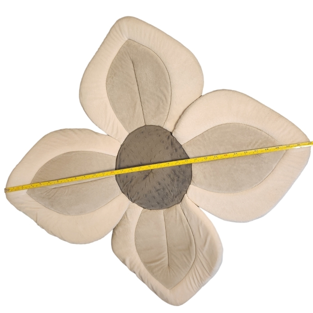 Blooming Baby Lotus Flower Bath Mat - Picture 2 of 9